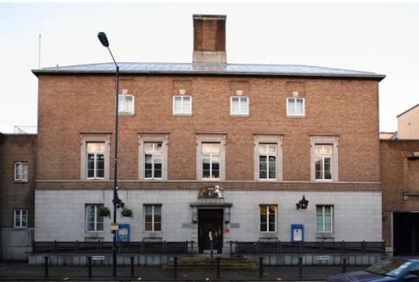 يقوم بتسليم نفسه للشرطة والاعتراف بجريمة ارتكبها قبل أكثر من 40 عاماً